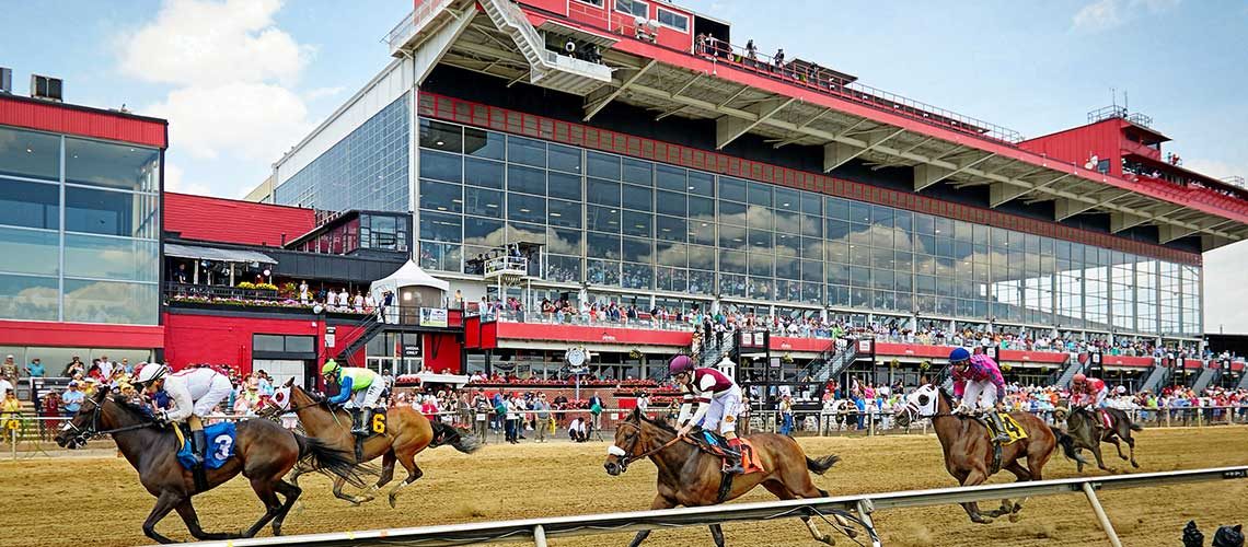 Pimlico-Grandstand-and-horses-1140X500